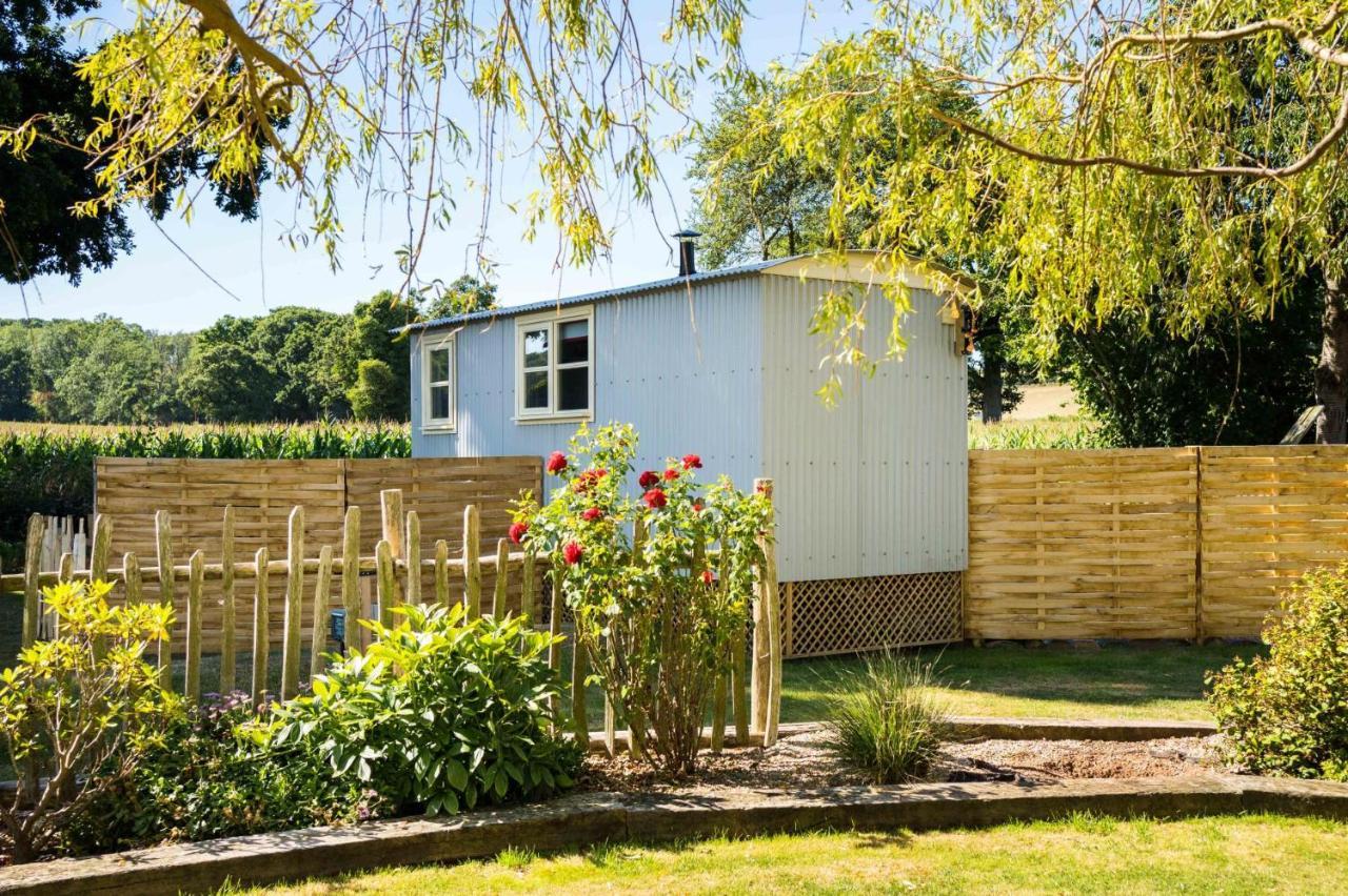 The Hideaway Hut - 1 Bed Shepherds Hut - เฮริฟอร์ด ภายนอก รูปภาพ