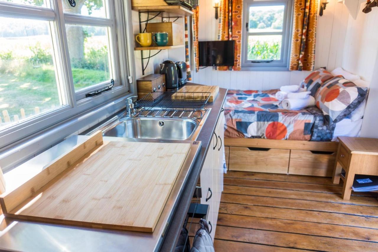 The Hideaway Hut - 1 Bed Shepherds Hut - เฮริฟอร์ด ภายนอก รูปภาพ