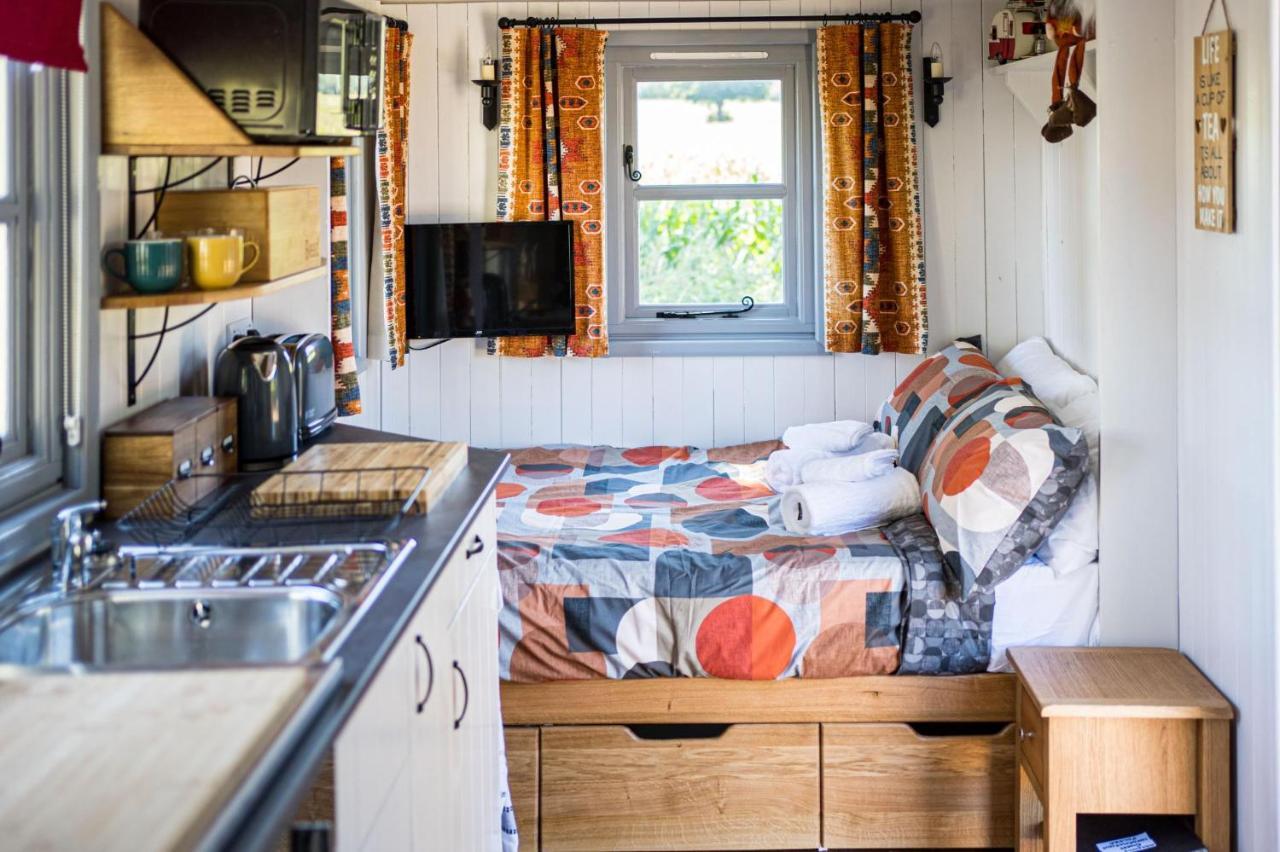 The Hideaway Hut - 1 Bed Shepherds Hut - เฮริฟอร์ด ภายนอก รูปภาพ