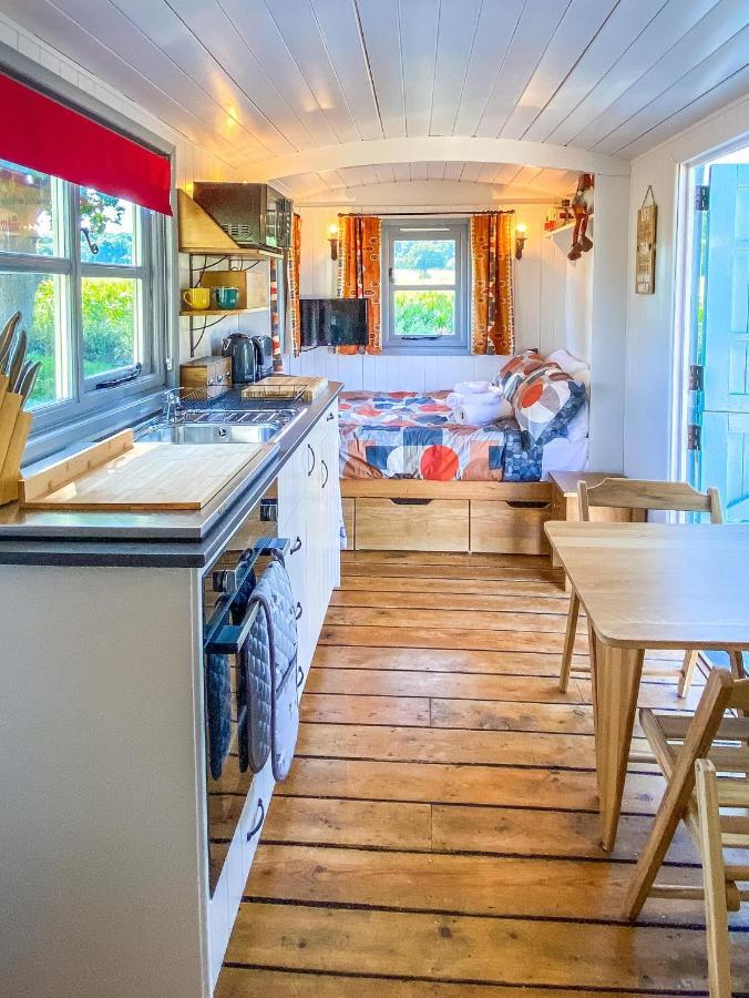The Hideaway Hut - 1 Bed Shepherds Hut - เฮริฟอร์ด ภายนอก รูปภาพ